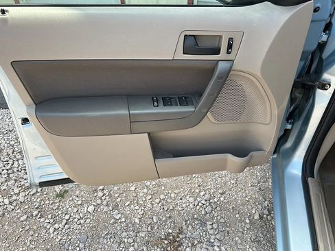 Used 2008 Ford Focus SE image 2