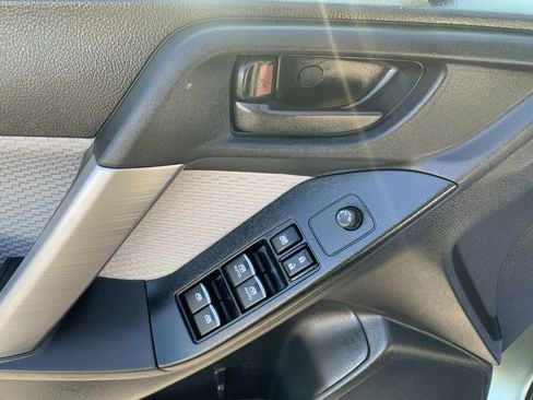 Used 2018 Subaru Forester 2.5i Premium w/ All-Weather Package image 13