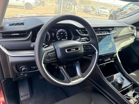 Used 2023 Jeep Grand Cherokee L Laredo image 15