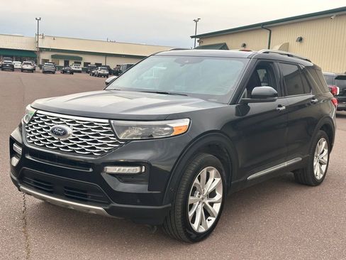 Used 2024 Ford Explorer Platinum w/ Technology Package image 4