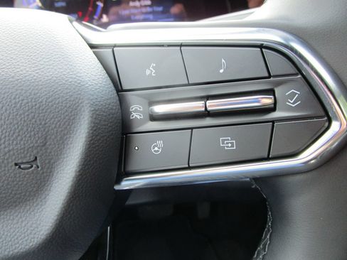 Used 2025 Chevrolet Equinox LT FWD image 30