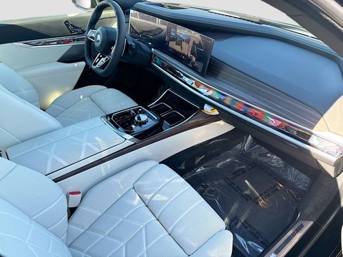 New 2026 BMW 750e xDrive image 14