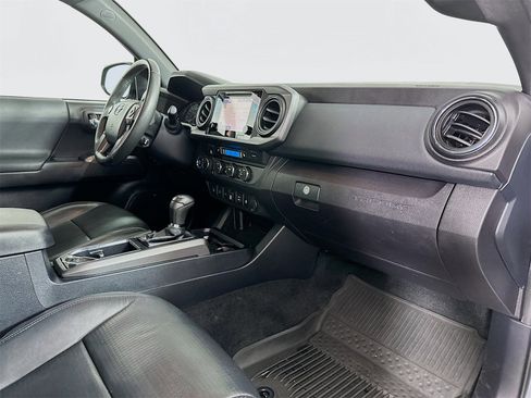 Used 2019 Toyota Tacoma TRD Off-Road image 30