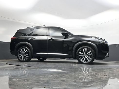 Certified 2025 Nissan Pathfinder Platinum w/ Cargo Package FWD image 37