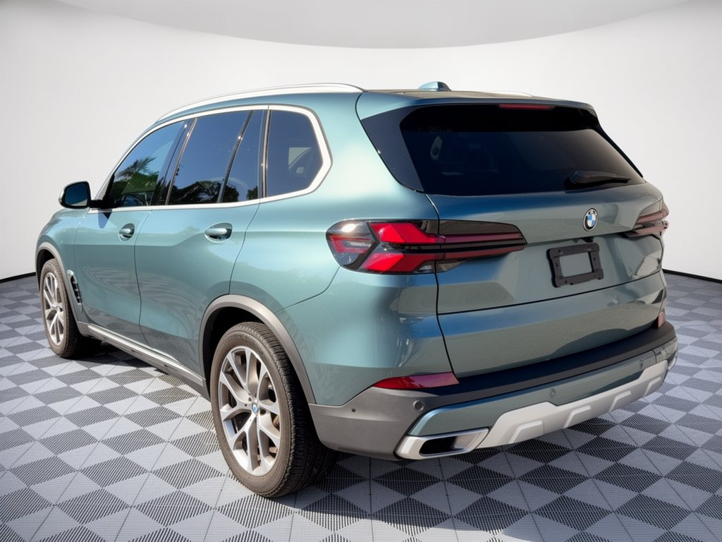 Used 2024 BMW X5 xDrive40i w/ Premium Package AWD/4WD image 3