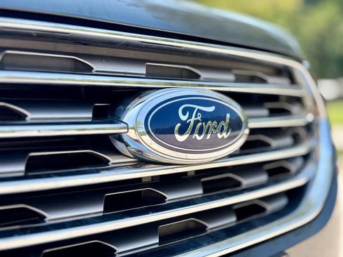 Used 2019 Ford Edge Titanium FWD image 14