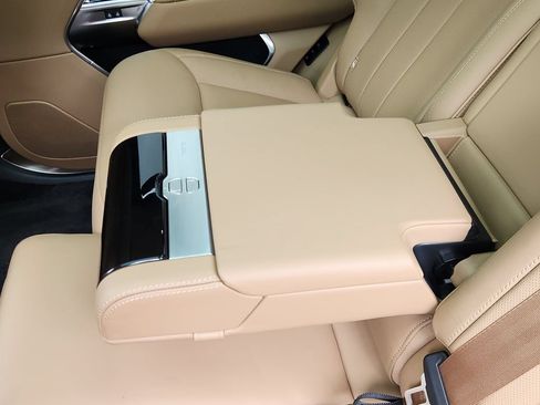 New 2025 Land Rover Range Rover Long Wheelbase SE AWD/4WD image 13