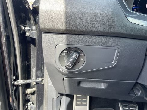 Used 2021 Volkswagen Tiguan SEL Premium R-Line image 21