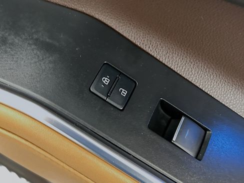 Used 2021 Toyota Highlander Platinum FWD image 27