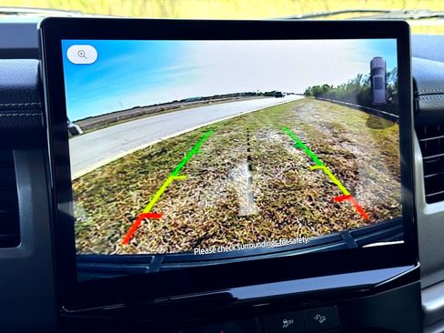 Used 2022 Ford Expedition XLT image 29