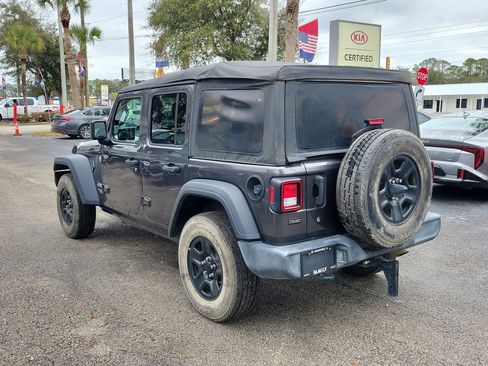 Used 2018 Jeep Wrangler Unlimited Sport image 4