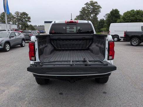 Used 2024 Chevrolet Colorado ZR2 w/ Technology Package AWD/4WD image 31