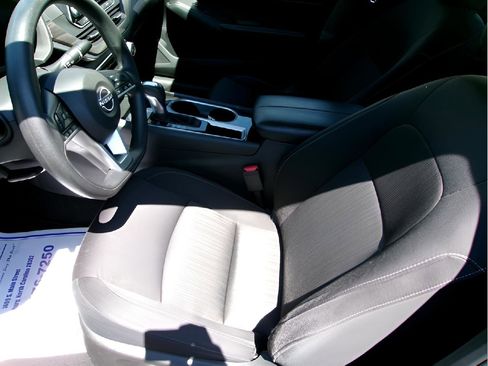 Used 2024 Nissan Altima 2.5 SV image 13