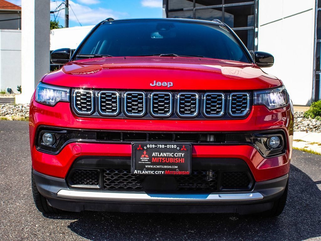 Used 2025 Jeep Compass Limited AWD/4WD image 2