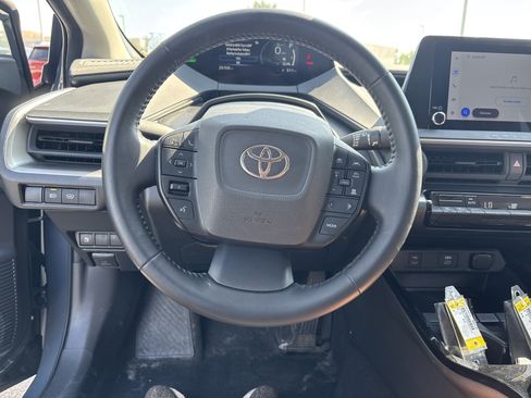 Used 2025 Toyota Prius LE FWD image 15