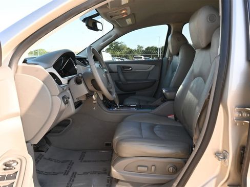 Used 2014 Chevrolet Traverse LT image 15