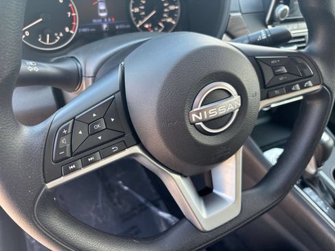 Used 2025 Nissan Altima 2.5 SV FWD image 28