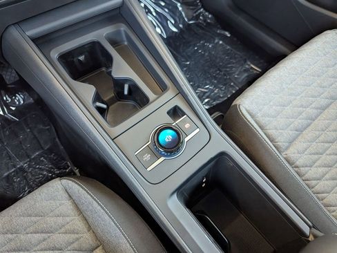 Certified 2025 Volkswagen Tiguan SE FWD image 13