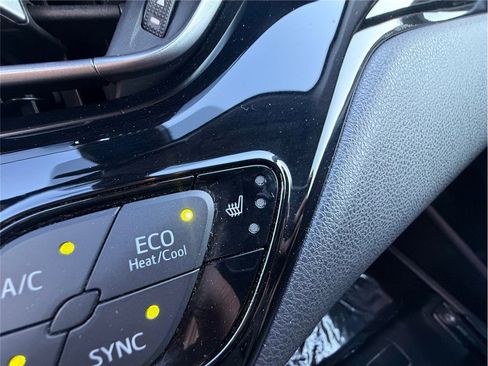 Used 2021 Toyota C-HR Limited image 27