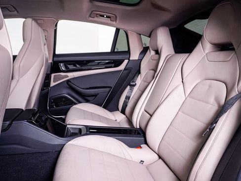 Certified 2025 Porsche Panamera 4 image 17