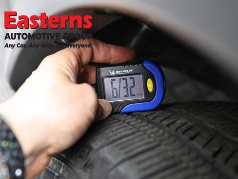 Used 2024 Nissan Pathfinder SV image 28