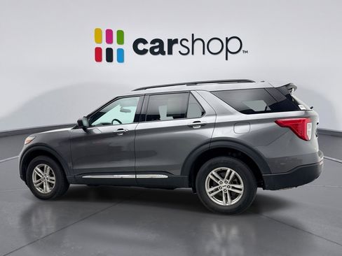 Used 2023 Ford Explorer XLT AWD/4WD image 3