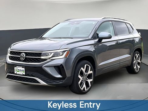 Used 2022 Volkswagen Taos SEL w/ Panoramic Sunroof Package AWD/4WD image 3
