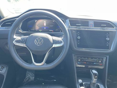 Used 2023 Volkswagen Tiguan SE FWD image 19