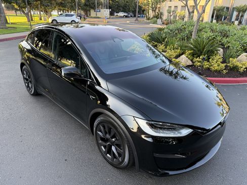 Used 2022 Tesla Model X image 8