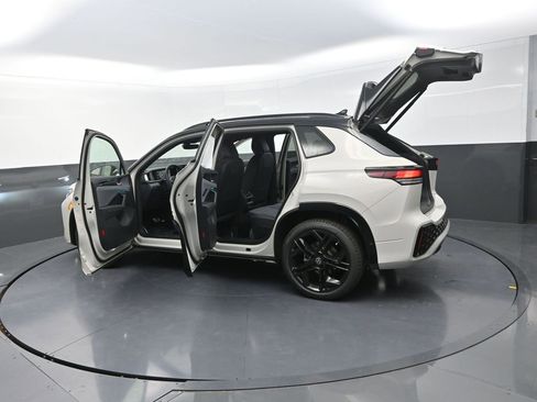 New 2026 Volkswagen Tiguan SE R-Line image 32