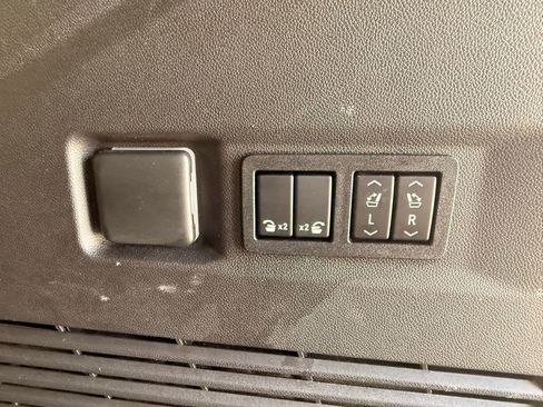 Used 2021 Chevrolet Tahoe Premier AWD/4WD image 12