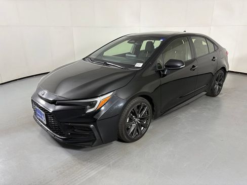 Used 2024 Toyota Corolla SE w/ SE Premium Package FWD image 4