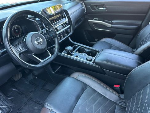 Certified 2024 Nissan Pathfinder Platinum w/ Cargo Package AWD/4WD image 10