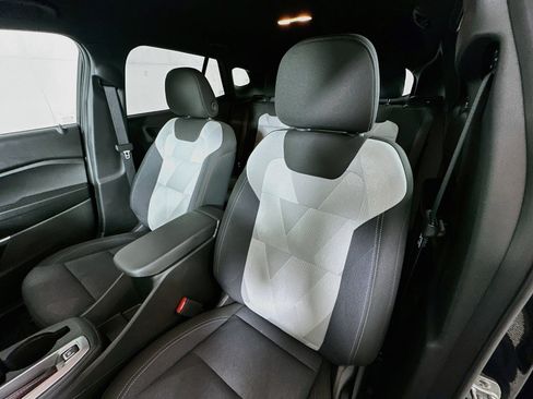Used 2024 Chevrolet Trax RS w/ Driver Confidence Package FWD image 19