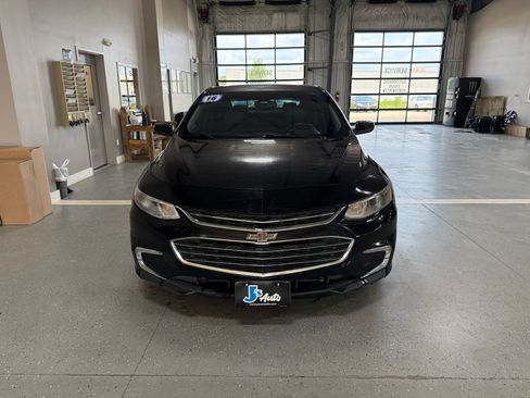 Used 2016 Chevrolet Malibu LT w/ Leather Package FWD image 3