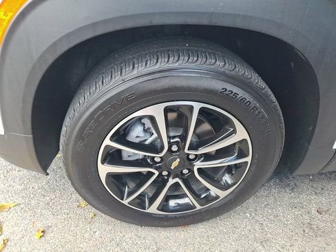 Used 2025 Chevrolet TrailBlazer LT FWD image 4