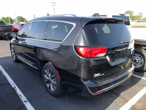 Used 2017 Chrysler Pacifica Limited FWD image 5
