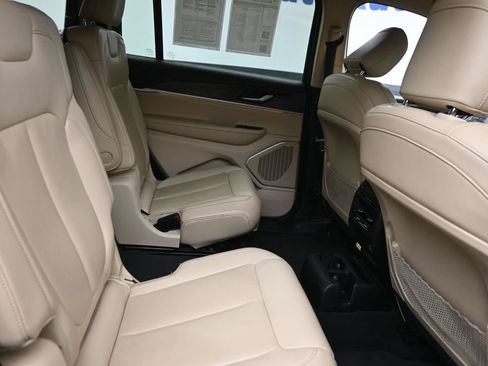 Used 2022 Jeep Grand Cherokee L Limited AWD/4WD image 10