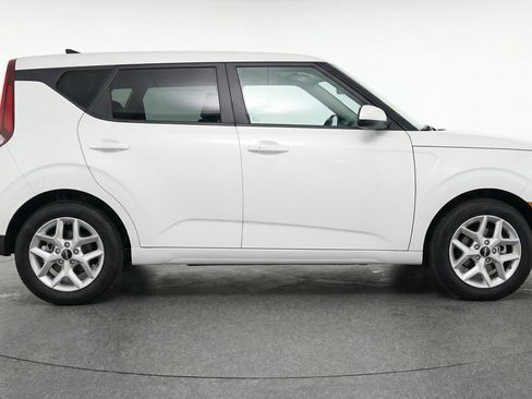 Used 2025 Kia Soul LX w/ LX Technology Package image 11