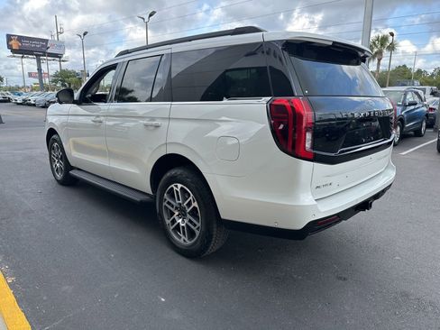 Used 2025 Ford Expedition Active AWD/4WD image 6