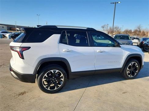 Used 2025 Chevrolet Equinox LT w/ Convenience Package II image 2