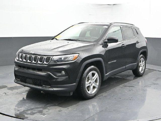 Used 2024 Jeep Compass Latitude w/ Altitude Special Edition AWD/4WD image 7