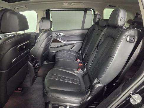 Used 2025 BMW X7 xDrive40i w/ Premium Package AWD/4WD image 22