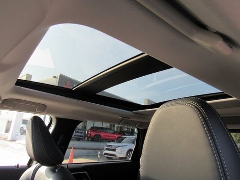 New 2025 Mitsubishi Outlander SE image 16