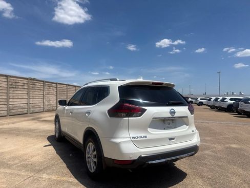 Used 2020 Nissan Rogue SV FWD image 15