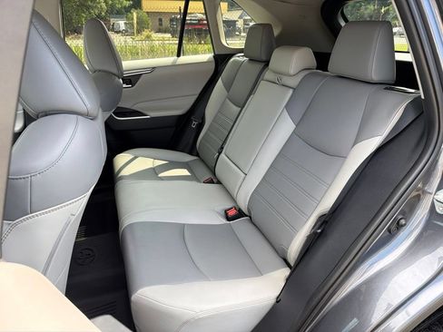 Used 2019 Toyota RAV4 XLE Premium w/ Cold Weather Package AWD/4WD image 20