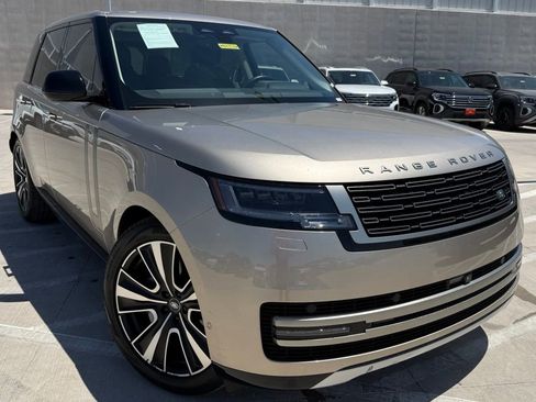 Used 2024 Land Rover Range Rover SE AWD/4WD image 1