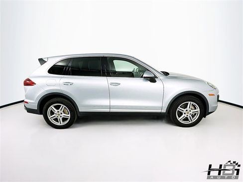 Used 2017 Porsche Cayenne S image 5