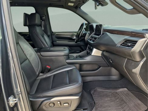 Used 2021 Chevrolet Suburban LT w/ Rear Media and Nav Package RWD image 20