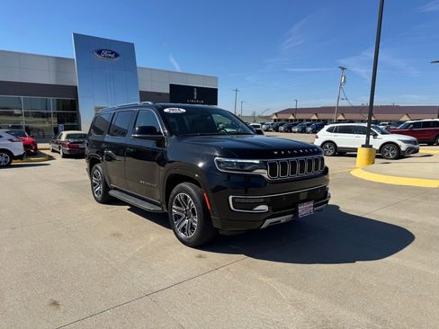 Used 2024 Jeep Wagoneer Series II w/ Flexible Seating Group image 3